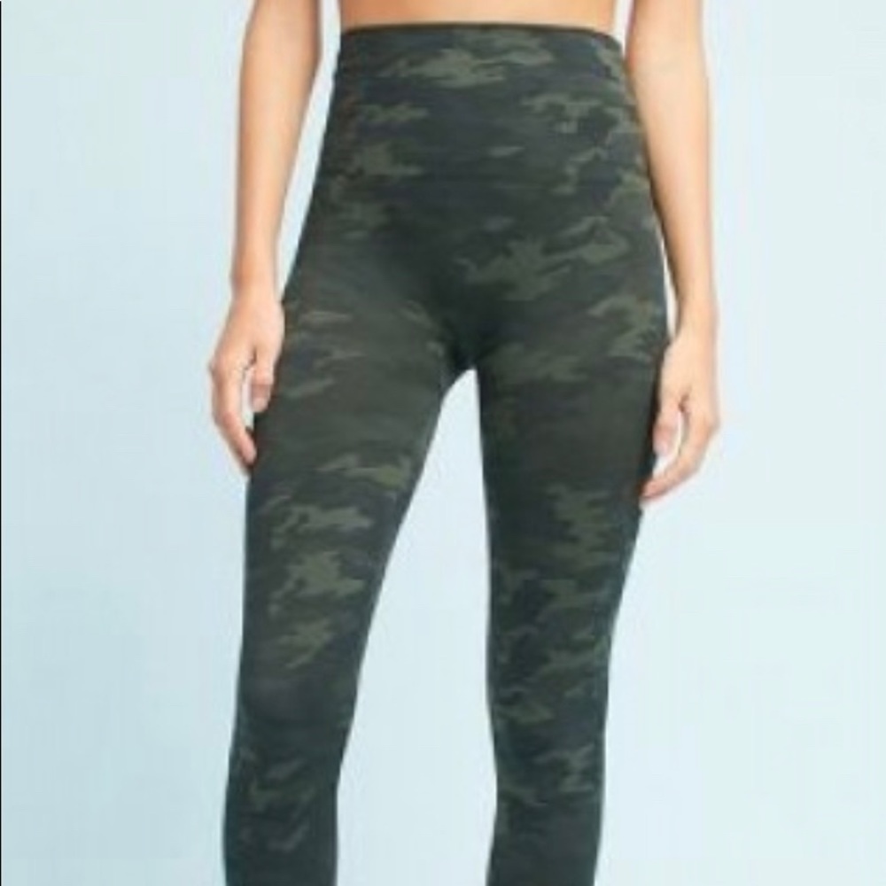 Spanx High Rise Seamless Leggings Size Large “Green Motif” Camo
